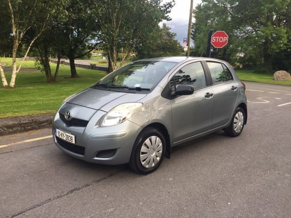 Toyota Yaris Hatchback, Petrol, 2010, Silver