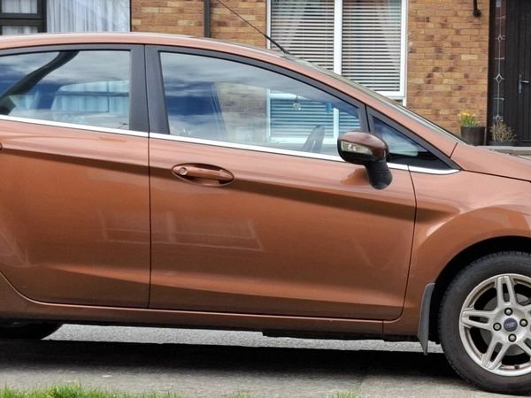Ford Fiesta Hatchback, Petrol, 2013, Brown