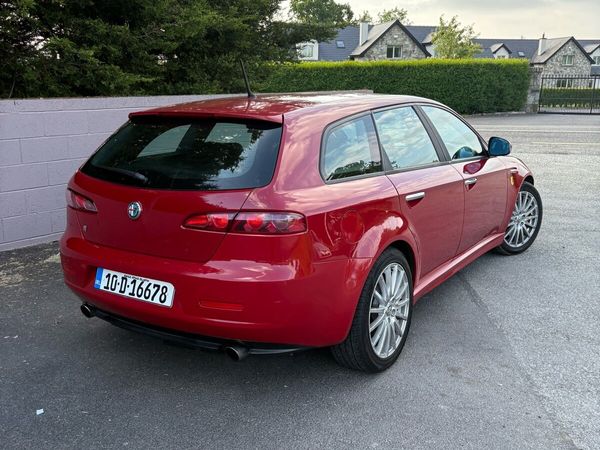Alfa Romeo 159 Estate, Petrol, 2010, Red