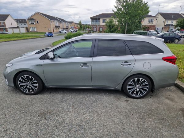 Toyota Auris Estate, Petrol Hybrid, 2014, Grey