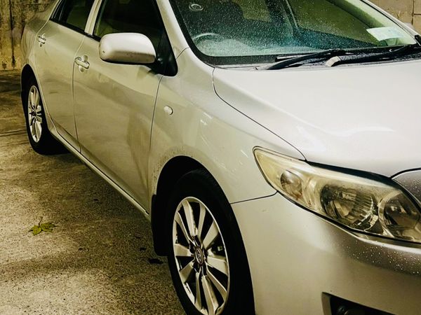 Toyota Corolla Saloon, Diesel, 2009, Silver