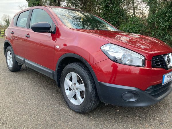 Nissan Qashqai Hatchback, Diesel, 2011, Red