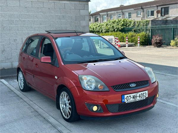 Ford Fiesta Hatchback, Petrol, 2007, Red