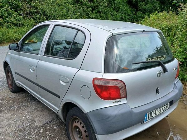 Toyota Yaris Hatchback, Petrol, 2000, Silver