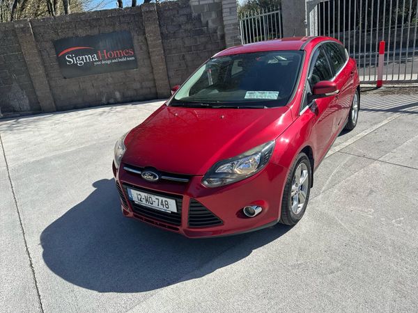 Ford Focus Hatchback, Diesel, 2012, Red