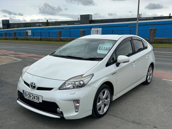 Toyota Prius Hatchback, Petrol Hybrid, 2015, White