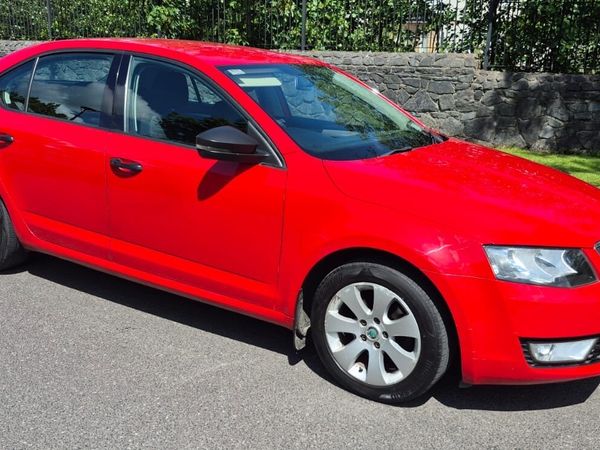 Skoda Octavia Saloon, Diesel, 2017, Red
