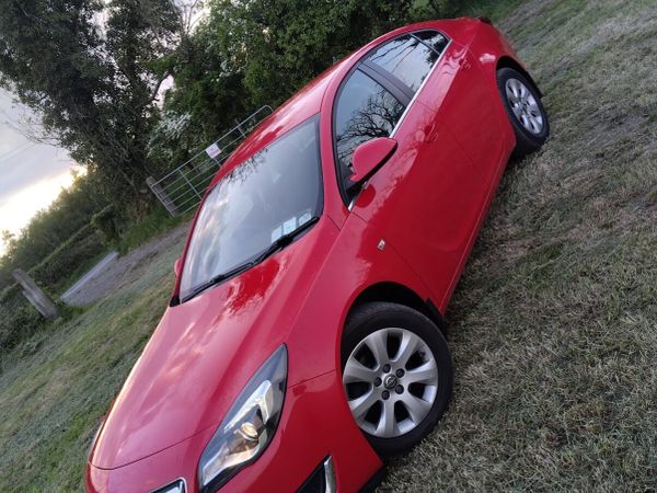 Opel Insignia Hatchback, Diesel, 2017, Red