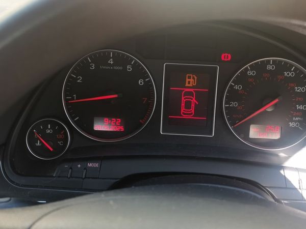 Audi A4 Saloon, Petrol, 2004, Silver