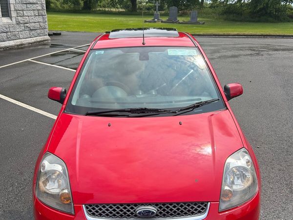 Ford Fiesta Hatchback, Petrol, 2008, Red