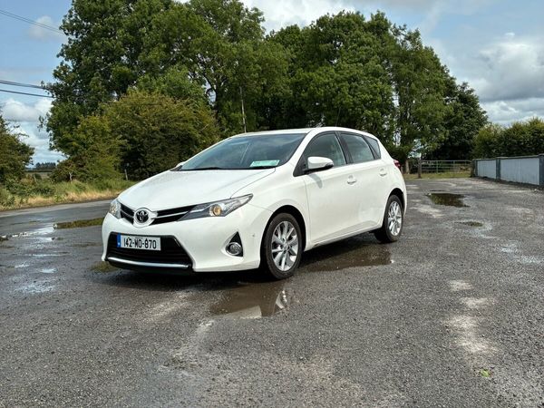 Toyota Auris Hatchback, Diesel, 2014, White