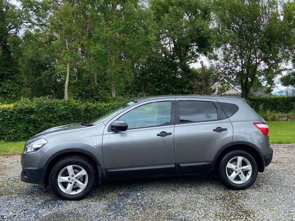 Nissan Qashqai Hatchback, Diesel, 2012, Grey