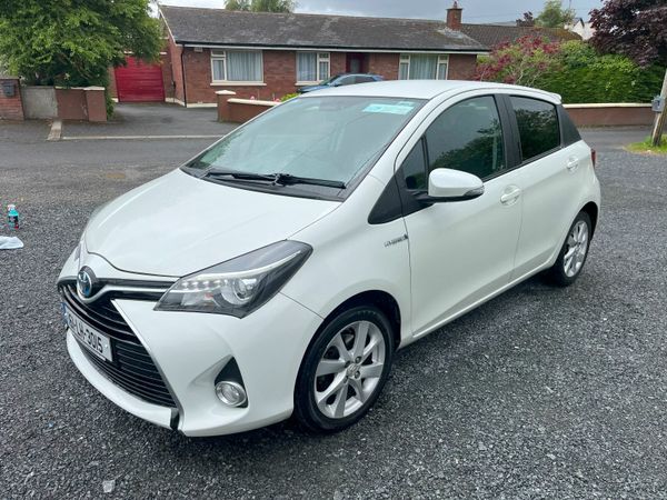 Toyota Yaris Hatchback, Petrol Hybrid, 2016, White