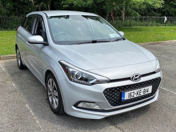 Hyundai i20 Hatchback, Petrol, 2016, Silver