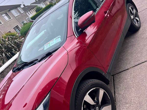 Nissan Qashqai Hatchback, Diesel, 2016, Red