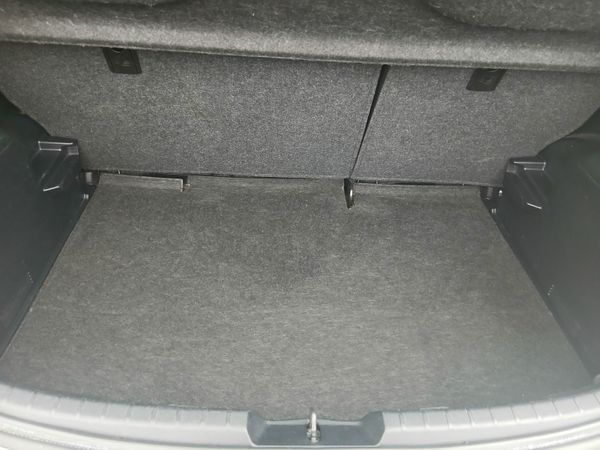 Toyota Yaris Hatchback, Petrol, 2012, Silver