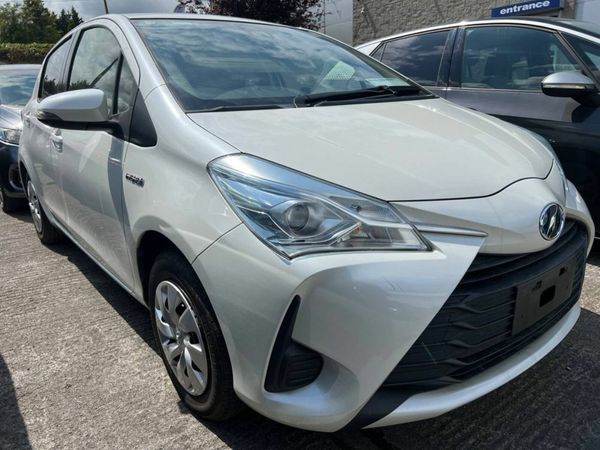 Toyota Yaris Hatchback, Petrol Hybrid, 2018, White