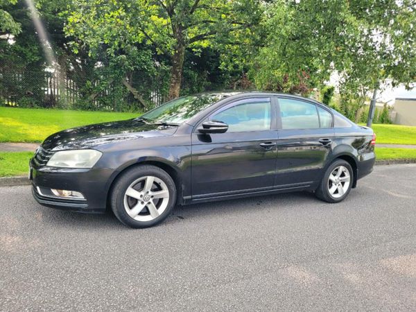 Volkswagen Passat Saloon, Diesel, 2011, Black