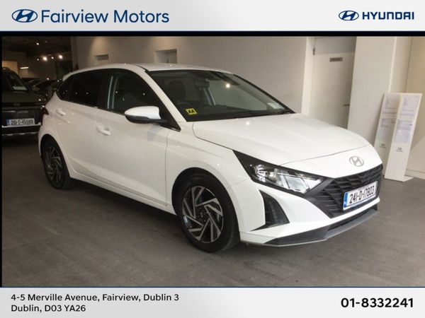 Hyundai i20 Hatchback, Petrol, 2024, White