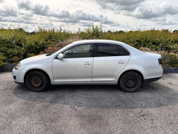 Volkswagen Jetta Saloon, Petrol, 2006, Silver