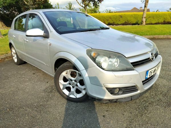 Opel Astra Hatchback, Petrol, 2005, Silver