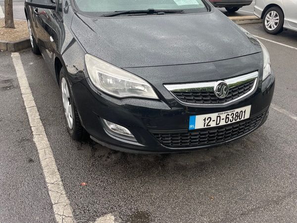 Vauxhall Astra Hatchback, Petrol, 2012, Black