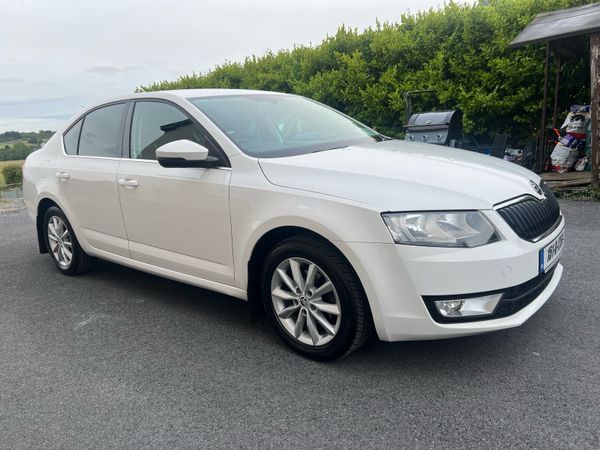 Skoda Octavia Saloon, Diesel, 2015, White