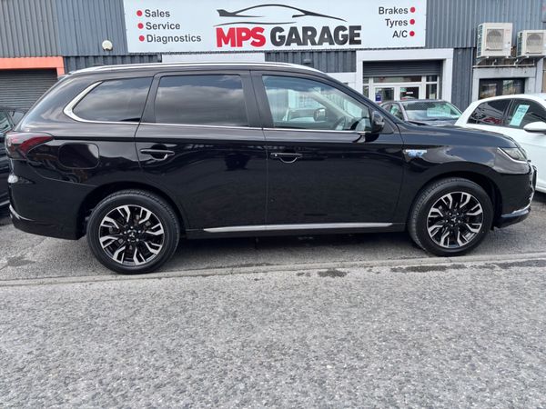 Mitsubishi Outlander SUV, Petrol Plug-in Hybrid, 2016, Black