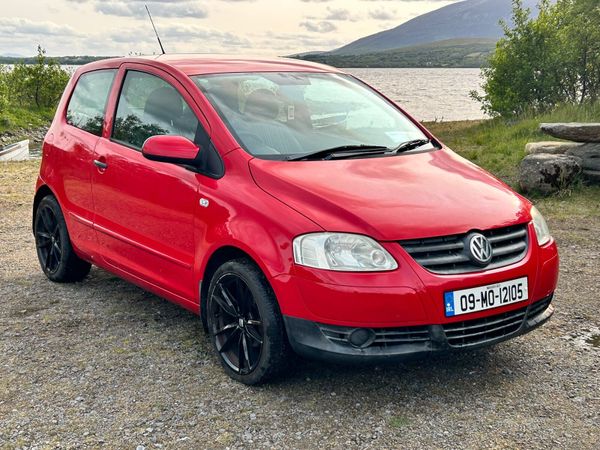 Volkswagen Fox Hatchback, Petrol, 2009, Red