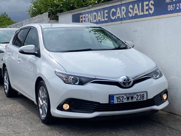 Toyota Auris Hatchback, Diesel, 2015, White