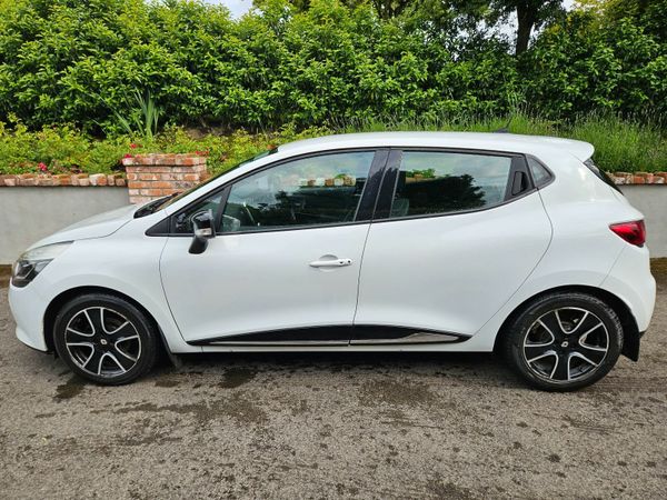 Renault Clio Hatchback, Diesel, 2013, White