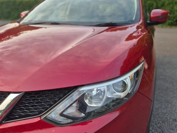 Nissan Qashqai SUV, Diesel, 2017, Red