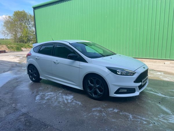 Ford Focus Hatchback, Diesel, 2015, White