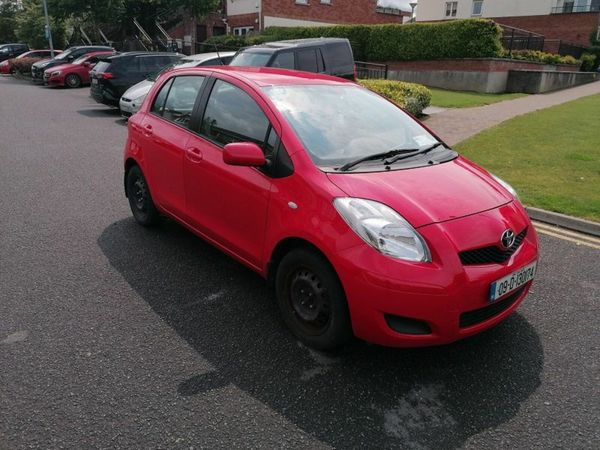 Toyota Yaris Hatchback, Petrol, 2009, Red