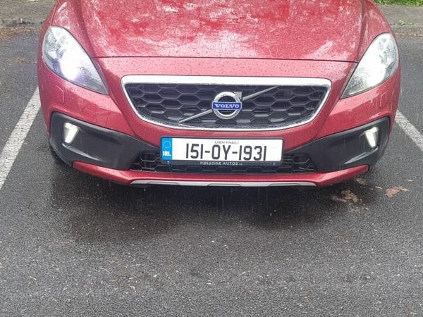 Volvo V40 Hatchback, Diesel, 2015, Red