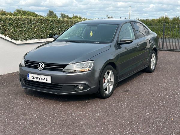 Volkswagen Jetta Saloon, Diesel, 2013, Grey