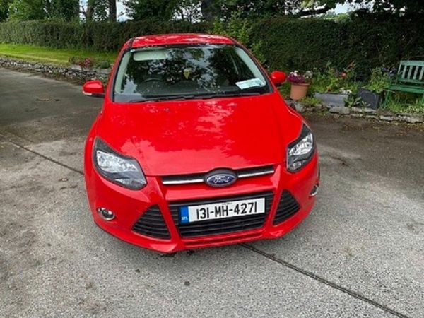 Ford Focus Hatchback, Petrol, 2013, Red
