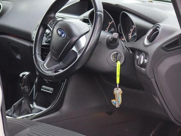 Ford Fiesta Hatchback, Petrol, 2013, Silver