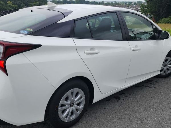 Toyota Prius Hatchback, Petrol Hybrid, 2021, White