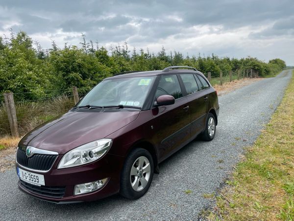 Skoda Fabia Estate/Jeep, Petrol, 2011, Red