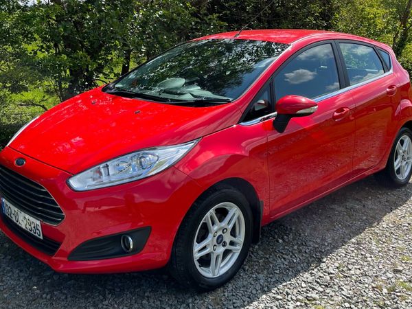 Ford Fiesta Hatchback, Petrol, 2013, Red