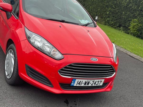 Ford Fiesta Hatchback, Petrol, 2014, Red