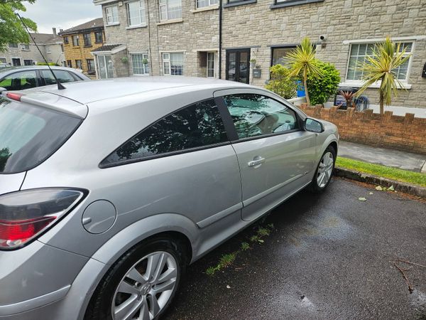 Opel Astra Hatchback, Petrol, 2011, Silver