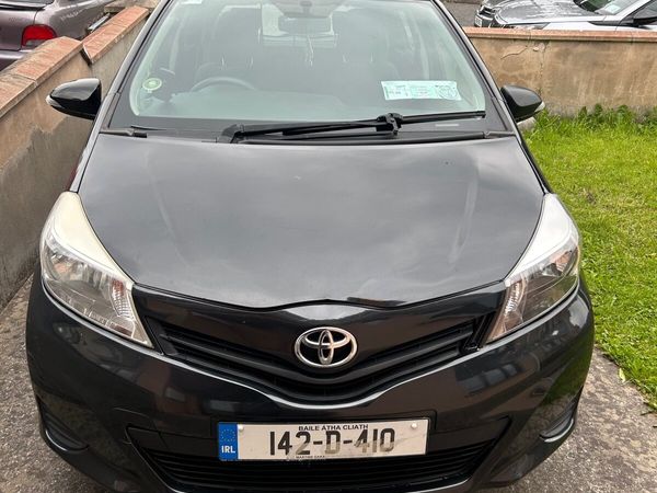 Toyota Yaris Hatchback, Petrol, 2014, Black