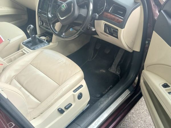 Skoda Superb Saloon, Diesel, 2012, Red