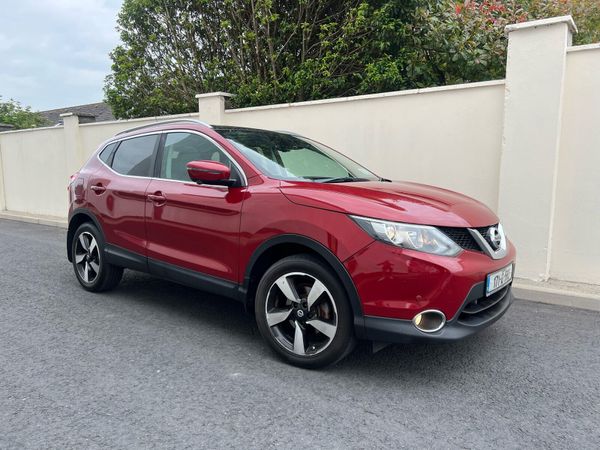 Nissan Qashqai SUV, Diesel, 2017, Red