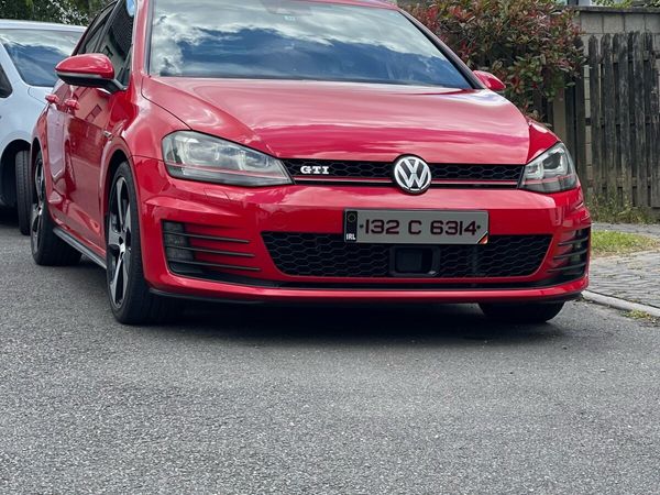 Volkswagen Golf Hatchback, Petrol, 2013, Red