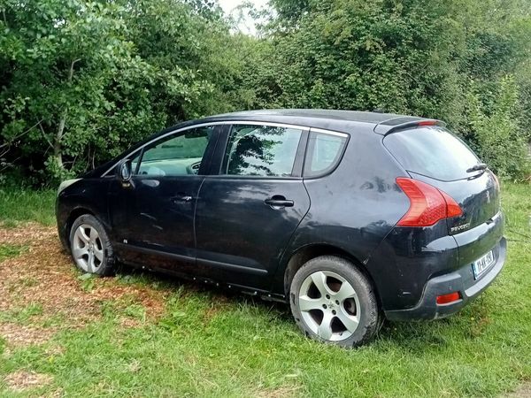 Peugeot 3008 MPV, Diesel, 2011, Black
