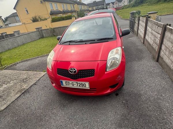 Toyota Yaris Hatchback, Petrol, 2007, Red