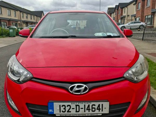 Hyundai i20 Hatchback, Petrol, 2013, Red